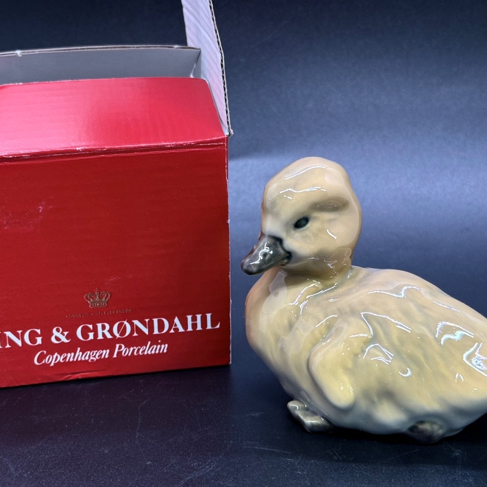 Bing & Grondahl 1997 Mothers Day Baby Duckling Copenhagen Porcelain Figurine